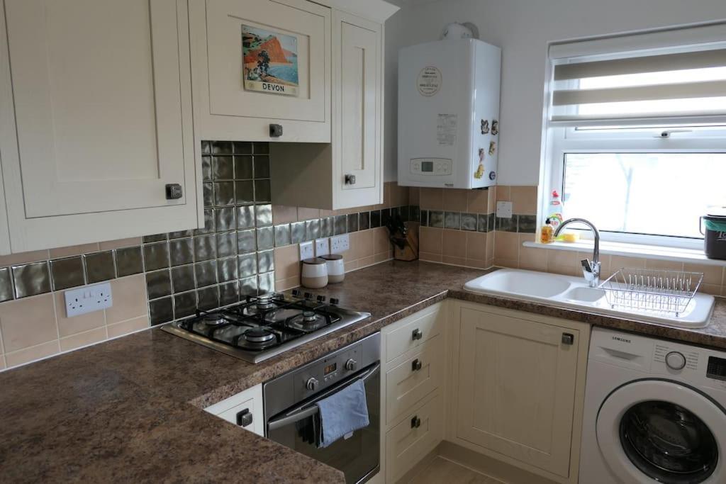 Spacious First Floor Family Flat, Sea View Torquay Kültér fotó
